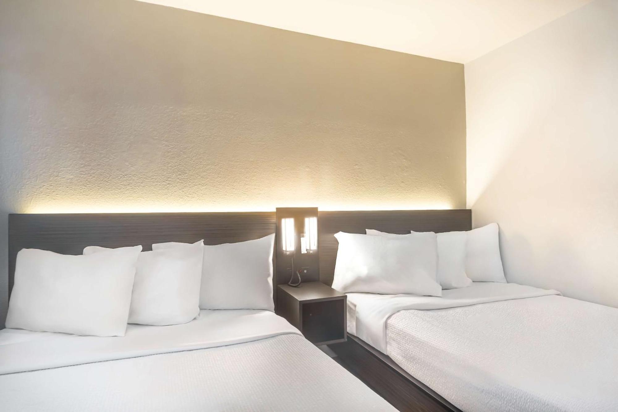 6-del Rio, Tx Hotel